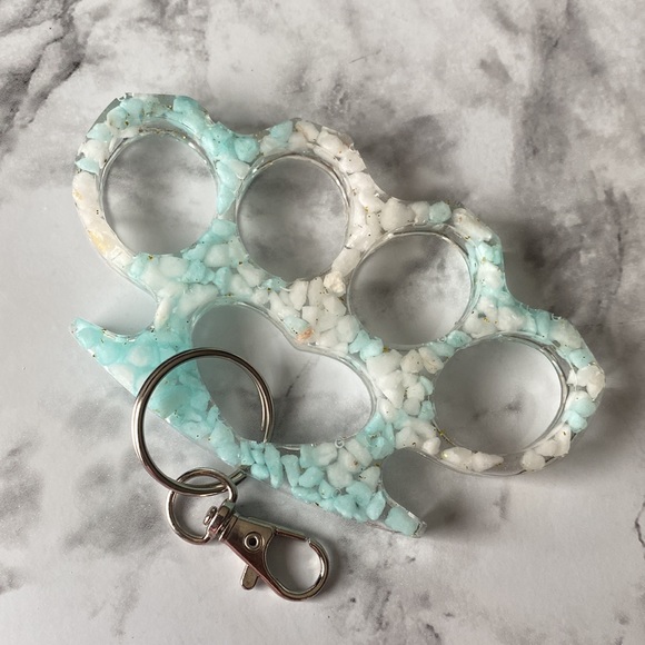 Rock Knuckles keychain - Picture 2 of 5